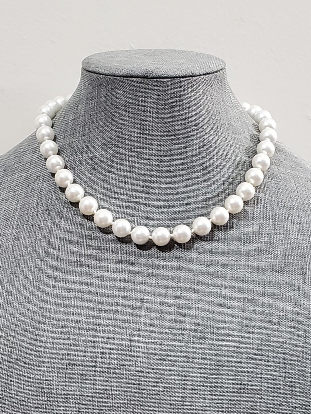 Vtg. Classic White Pearl Necklace